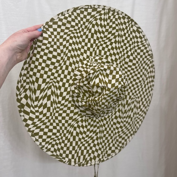 BAGGU Packable Sun Hat in Moss Trippy Checker - Picture 4 of 7